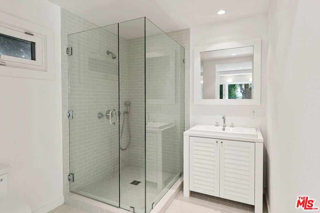 Malibu, California, 90265, United States, 4 Bedrooms Bedrooms, ,4 BathroomsBathrooms,Residential,For Sale,1970476