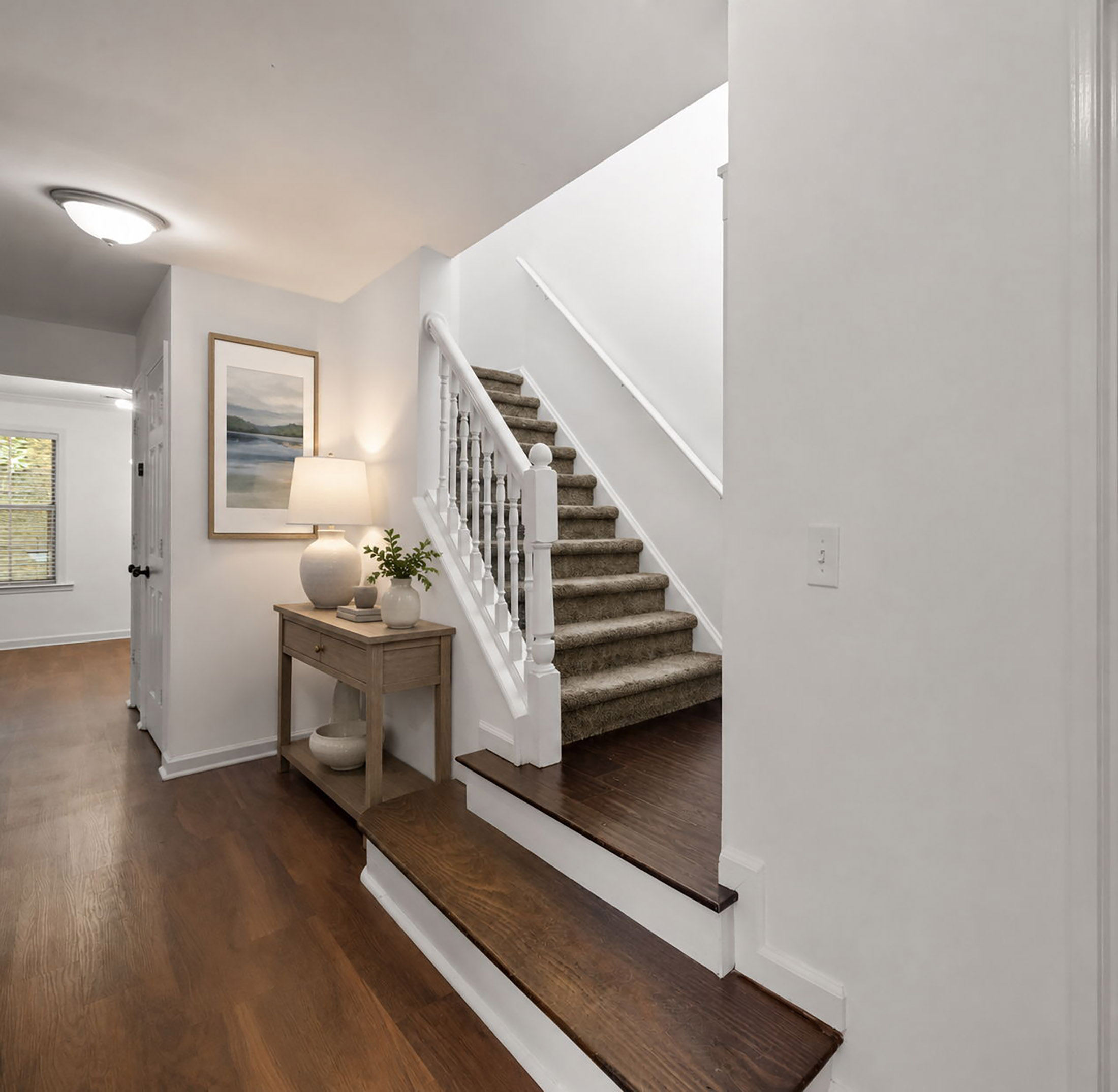  Stunning Turn-key Townhome Tucked Away in Desirable Woodbridge Crossing - 物件實景