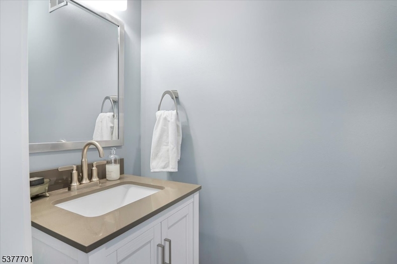 Denville Twp., New Jersey, 07834-3836, United States, 3 Bedrooms Bedrooms, ,4 BathroomsBathrooms,Residential,For Sale,1914239