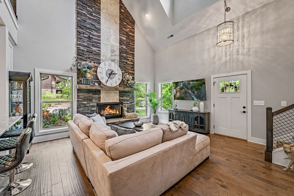 Blairsville, Georgia, 30512, United States, 4 Bedrooms Bedrooms, ,3 BathroomsBathrooms,Residential,For Sale,1876280
