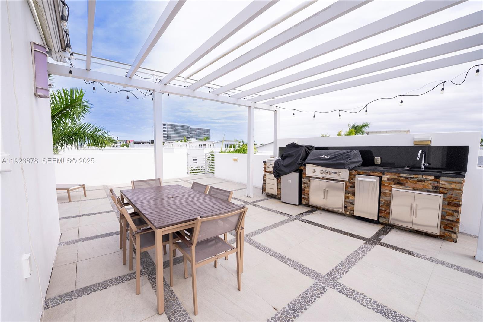 Doral, Florida, 33122, United States, 4 Bedrooms Bedrooms, ,5 BathroomsBathrooms,Residential,For Sale,2002186