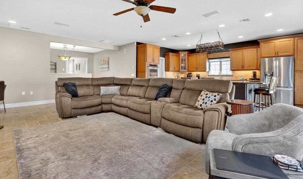 Orlando, Florida, 32804, United States, 4 Bedrooms Bedrooms, ,3 BathroomsBathrooms,Residential,For Sale,1991414