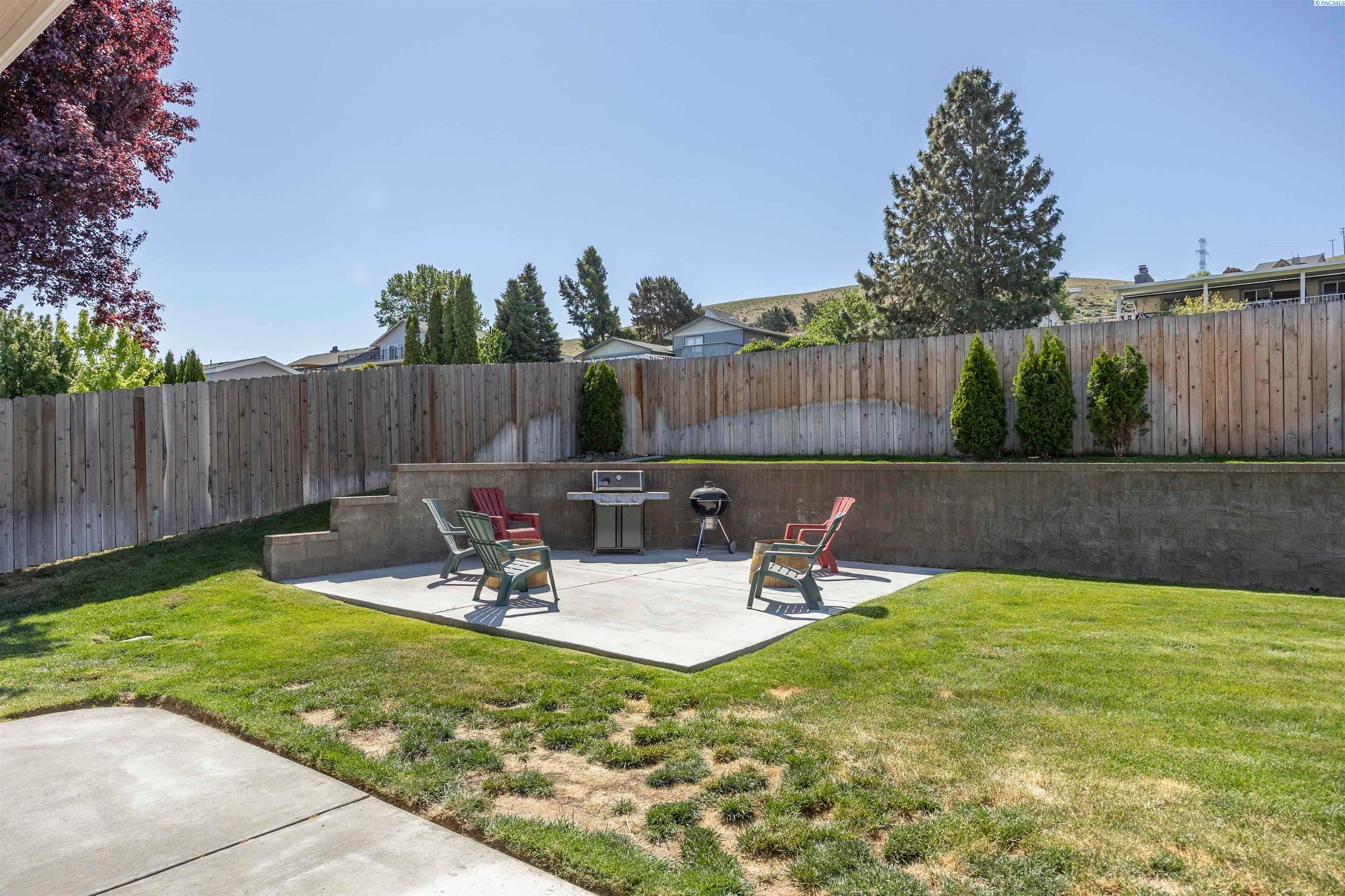 Kennewick, Washington, 99337, United States, 6 Bedrooms Bedrooms, ,4 BathroomsBathrooms,Residential,For Sale,1979182