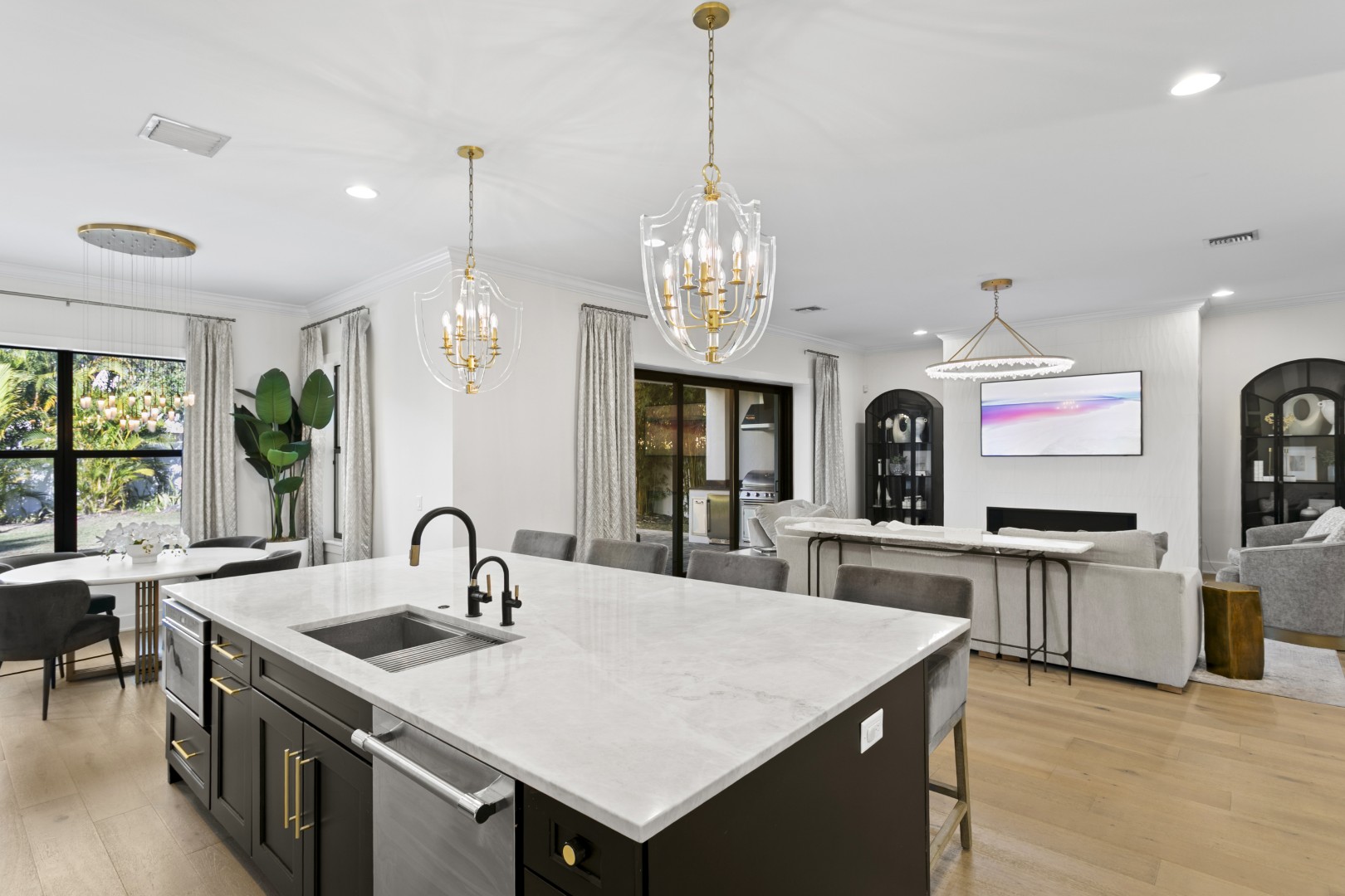 Tampa, Florida, 33609, United States, 5 Bedrooms Bedrooms, ,5 BathroomsBathrooms,Residential,For Sale,2008551