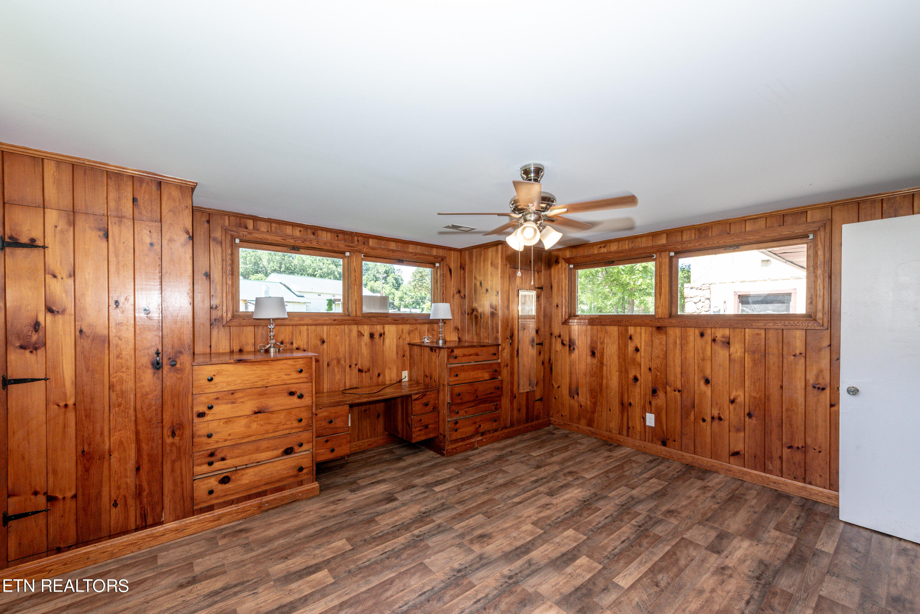 Townsend, Tennessee, 37882, United States, 3 Bedrooms Bedrooms, ,2 BathroomsBathrooms,Residential,For Sale,1984041