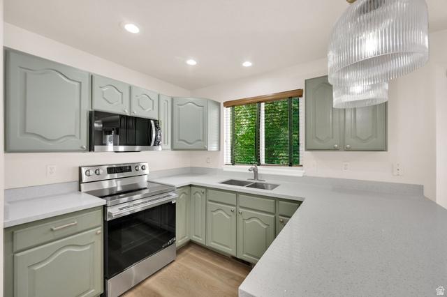 Layton, Utah, 84041, United States, 5 Bedrooms Bedrooms, ,4 BathroomsBathrooms,Residential,For Sale,2048910