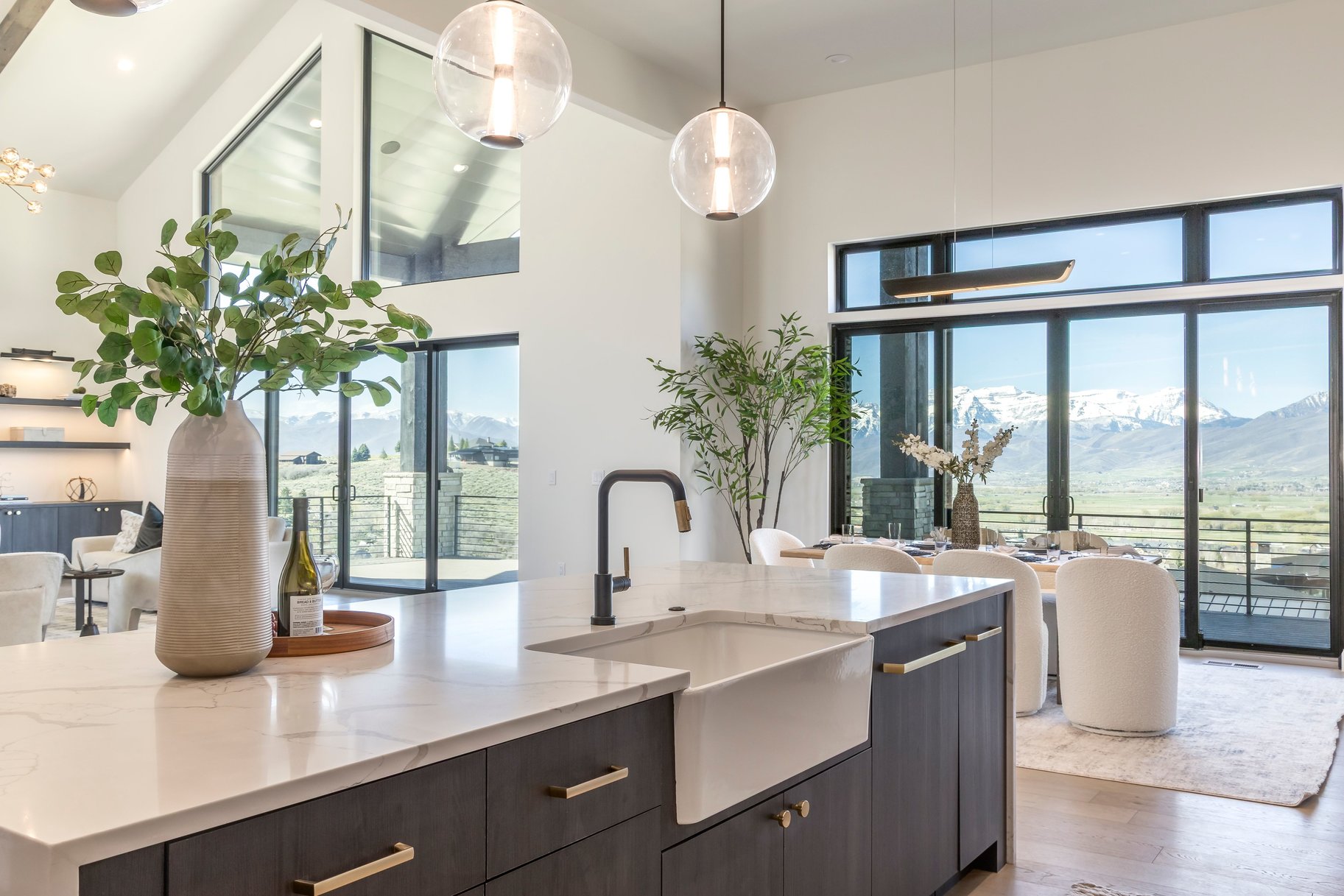  Upgraded Luxury Living with Panoramic Mountain Views - 物件實景
