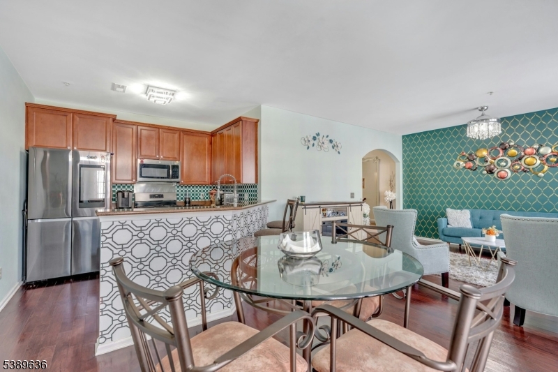 Belleville Twp., New Jersey, 07109, United States, 2 Bedrooms Bedrooms, ,3 BathroomsBathrooms,Residential,For Sale,1960991