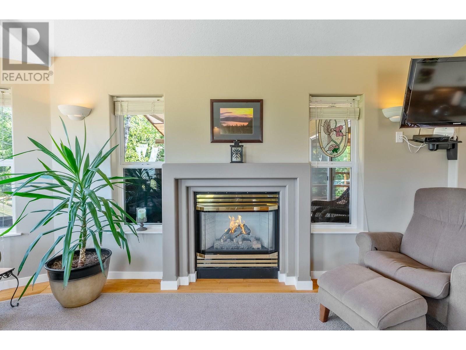 SALMON ARM, British Columbia, V1E 3A4, CA, 4 Bedrooms Bedrooms, ,2 BathroomsBathrooms,Residential,For Sale,1838776