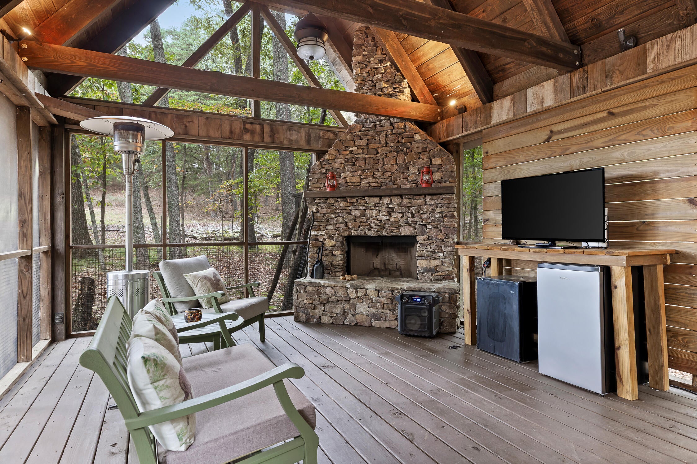 Mentone, Alabama, 35984, United States, 3 Bedrooms Bedrooms, ,2 BathroomsBathrooms,Residential,For Sale,1977298