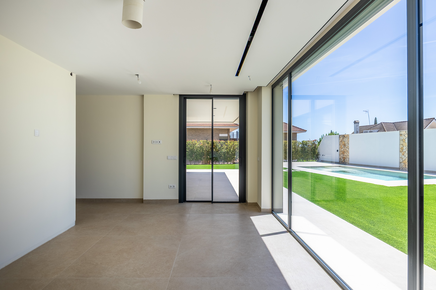  Detached villa with pool in private development in Tomares - 物件實景
