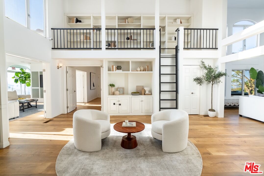 Topanga, California, 90290, United States, 4 Bedrooms Bedrooms, ,4 BathroomsBathrooms,Residential,For Sale,1902057