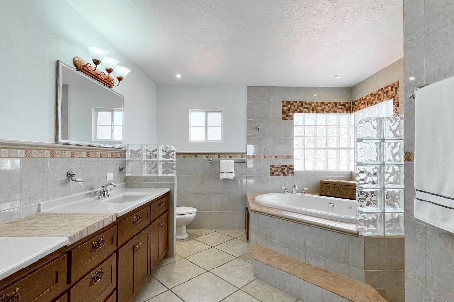 Guaymas, Sonora, 85506, Mexico, 4 Bedrooms Bedrooms, ,2 BathroomsBathrooms,Residential,For Sale,1918784