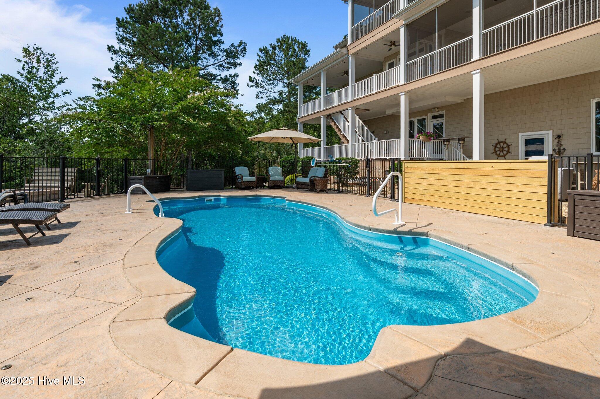 Chocowinity, North Carolina, 27817, United States, 4 Bedrooms Bedrooms, ,5 BathroomsBathrooms,Residential,For Sale,1827727