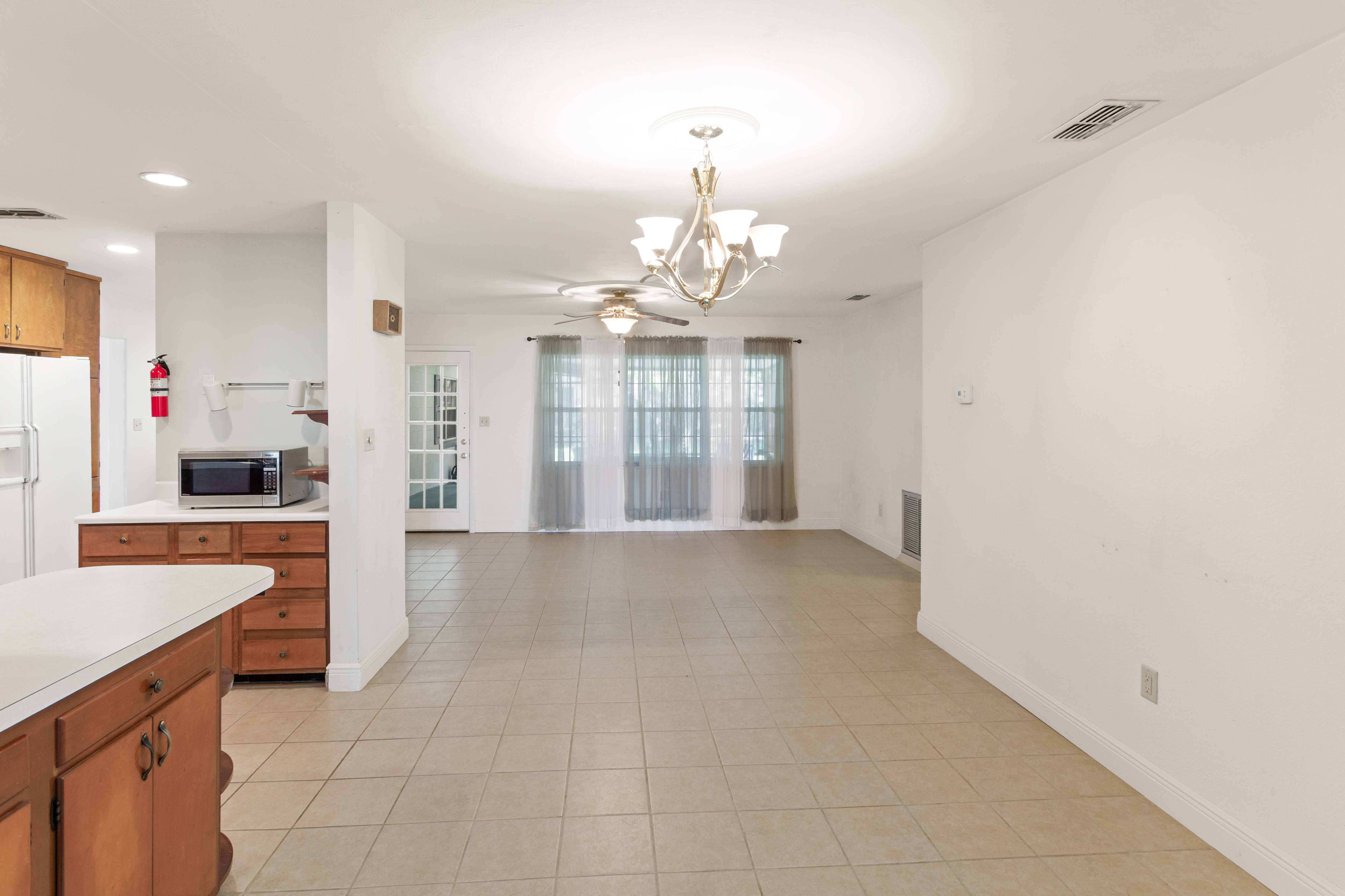 Wildwood, Florida, 34785, United States, 4 Bedrooms Bedrooms, ,2 BathroomsBathrooms,Residential,For Sale,1937472