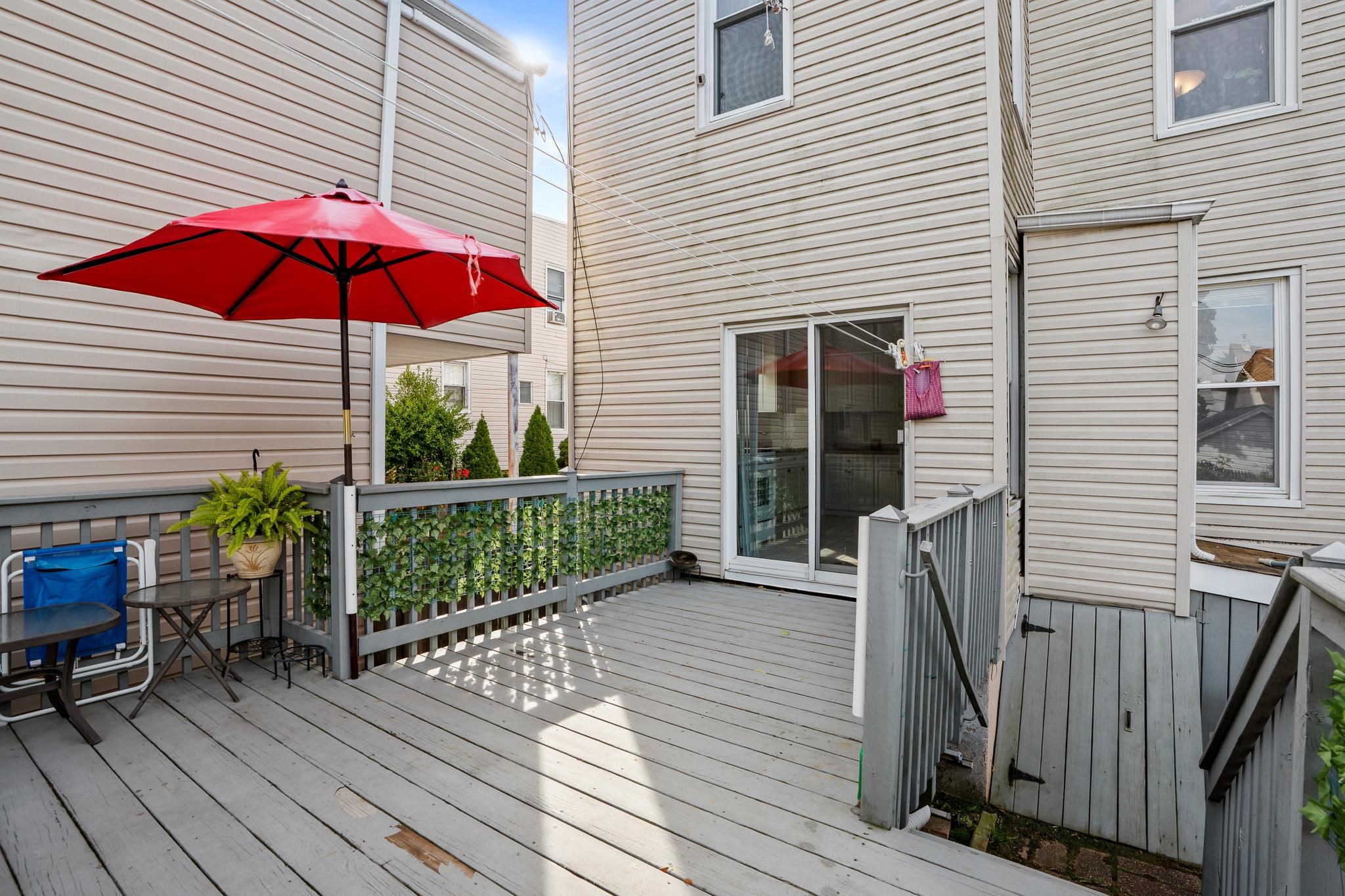 Secaucus, New Jersey, 08094, United States, 3 Bedrooms Bedrooms, ,3 BathroomsBathrooms,Residential,For Sale,1991974