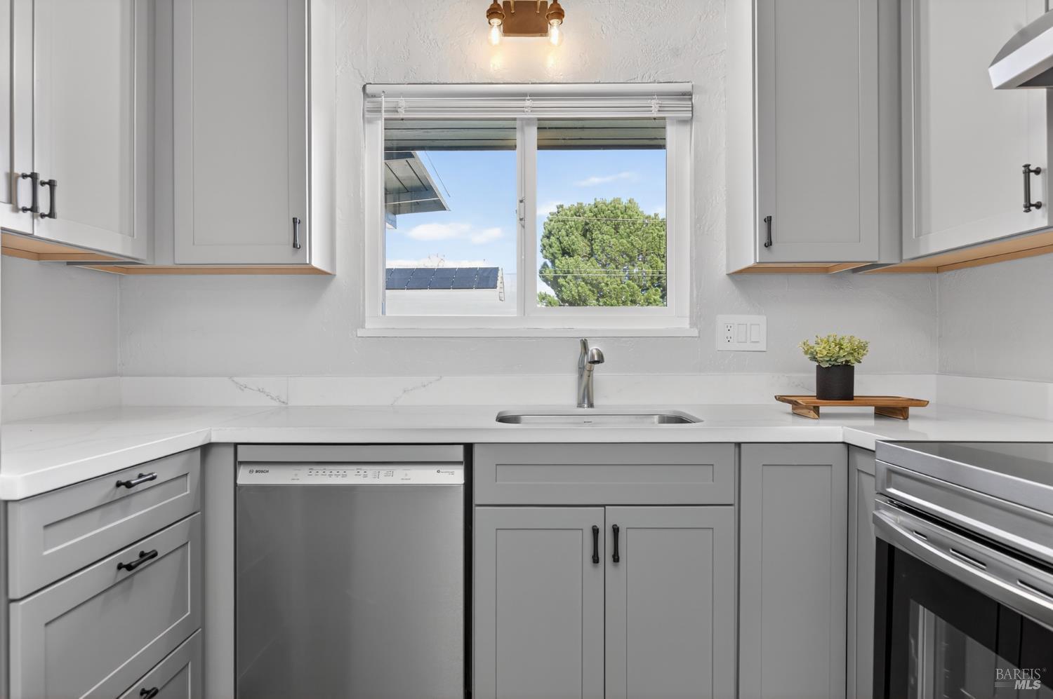 Vacaville, California, 95688, United States, 3 Bedrooms Bedrooms, ,2 BathroomsBathrooms,Residential,For Sale,2009088