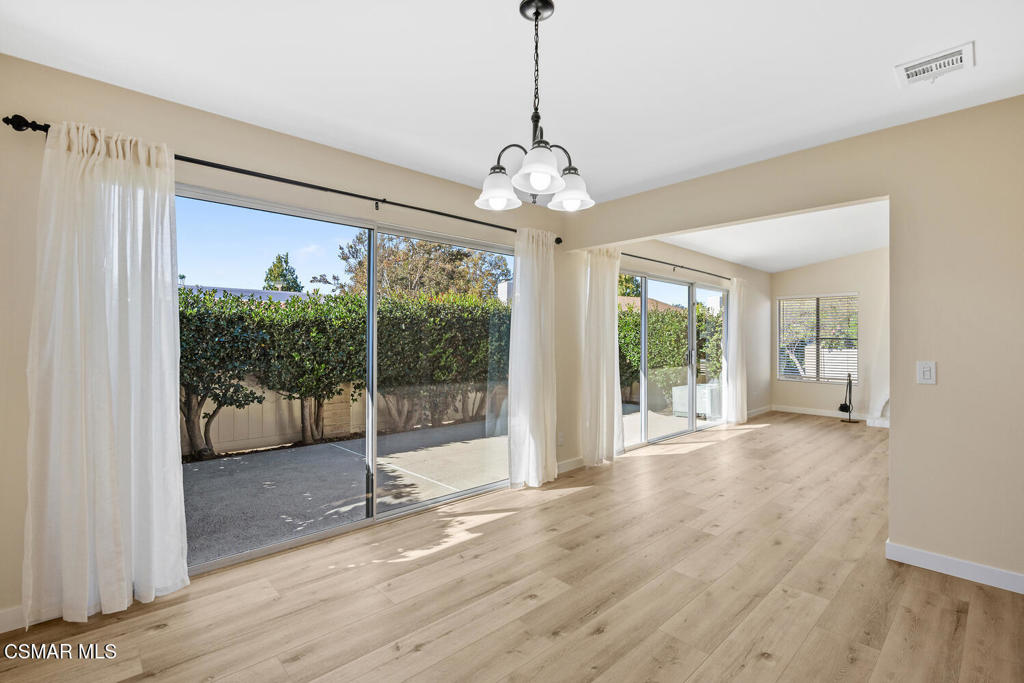 Westlake Village, California, 91361, United States, 3 Bedrooms Bedrooms, ,2 BathroomsBathrooms,Residential,For Sale,1989319