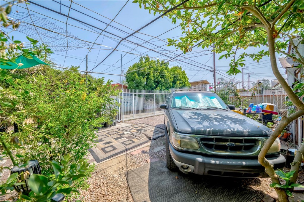 Los Angeles, California, 90018, United States, 3 Bedrooms Bedrooms, ,1 BathroomBathrooms,Residential,For Sale,1887928