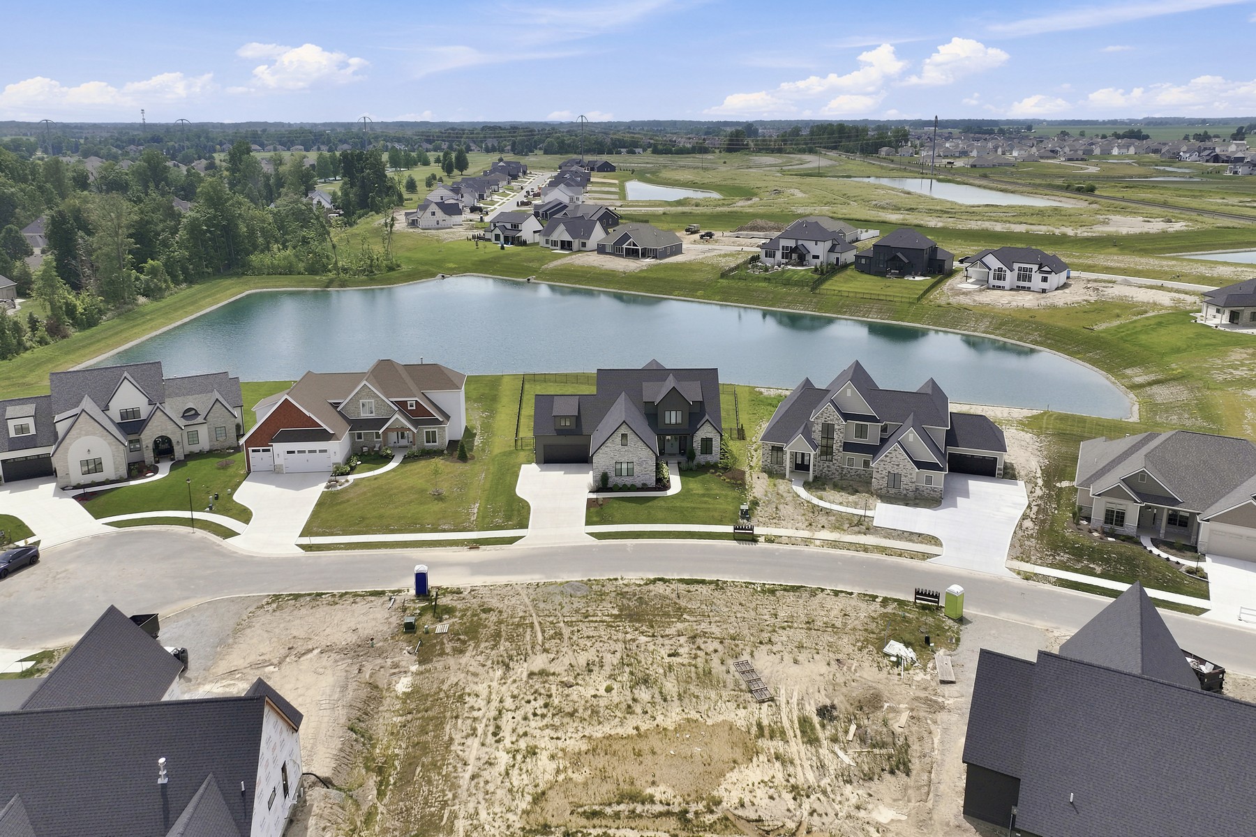  Better Than New Two Story Home in Desirable Fort Wayne Community - 物件實景