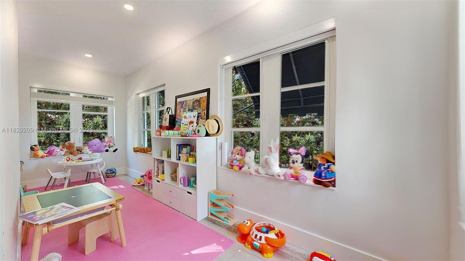 Coral Gables, Florida, 33134, United States, 4 Bedrooms Bedrooms, ,3 BathroomsBathrooms,Residential,For Sale,1976350