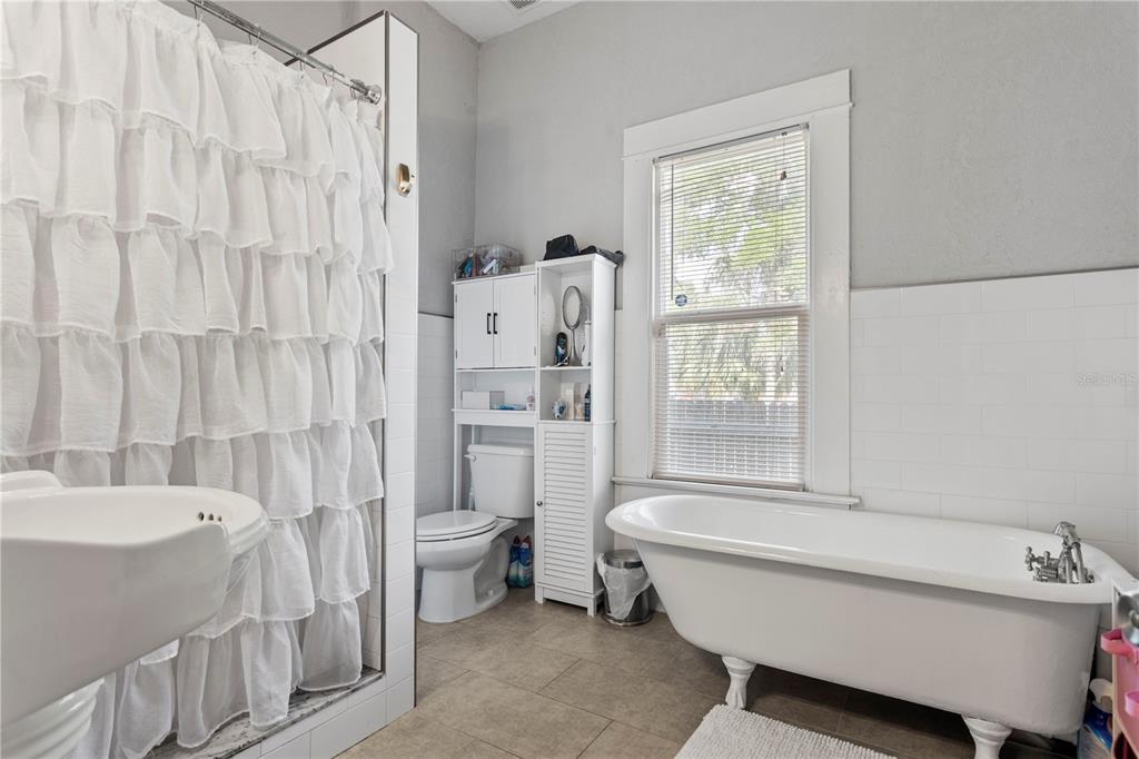 Tampa, Florida, 33602, United States, 3 Bedrooms Bedrooms, ,2 BathroomsBathrooms,Residential,For Sale,1785595