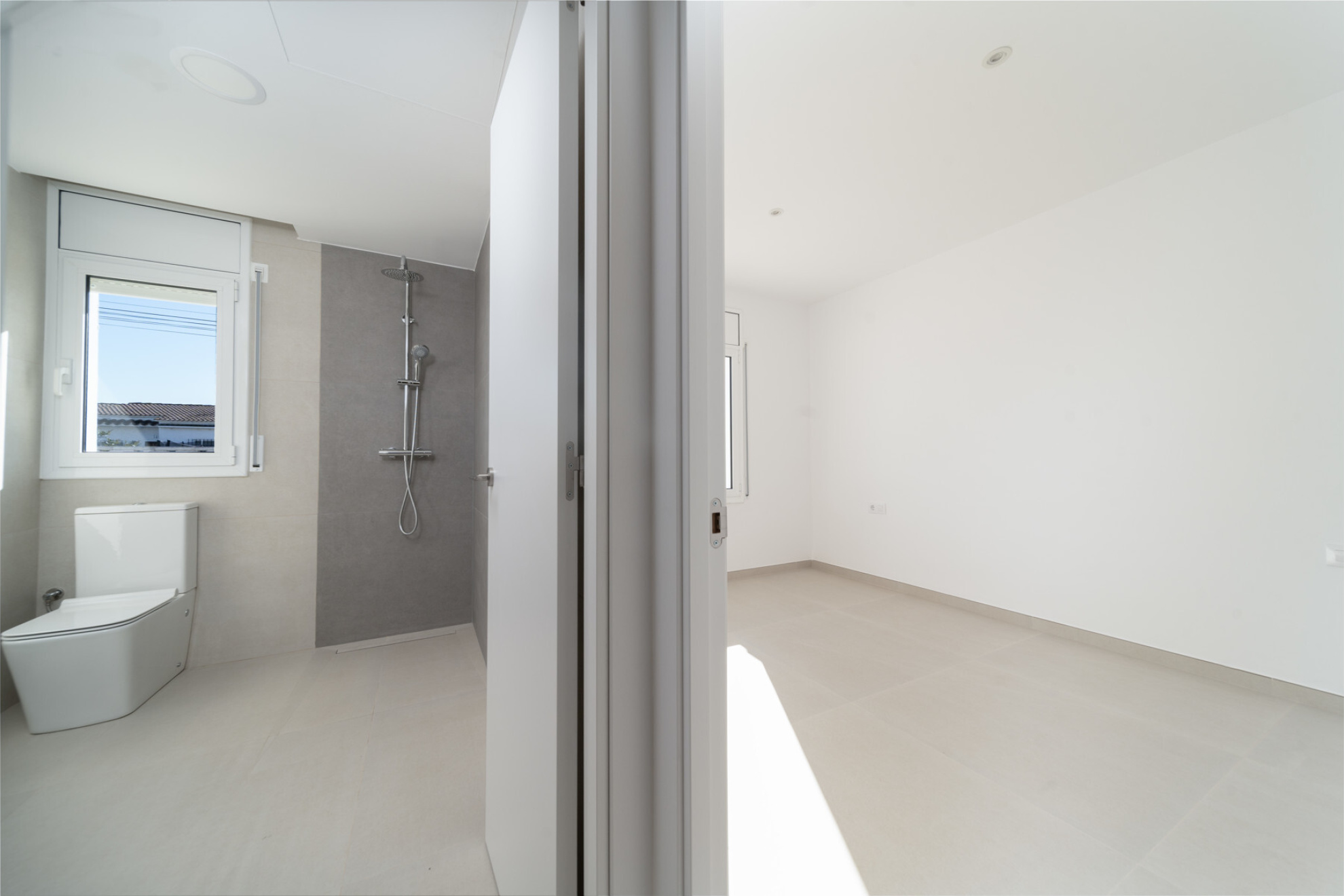  Renovated house on the wide canal with swimming pool. - 物件實景