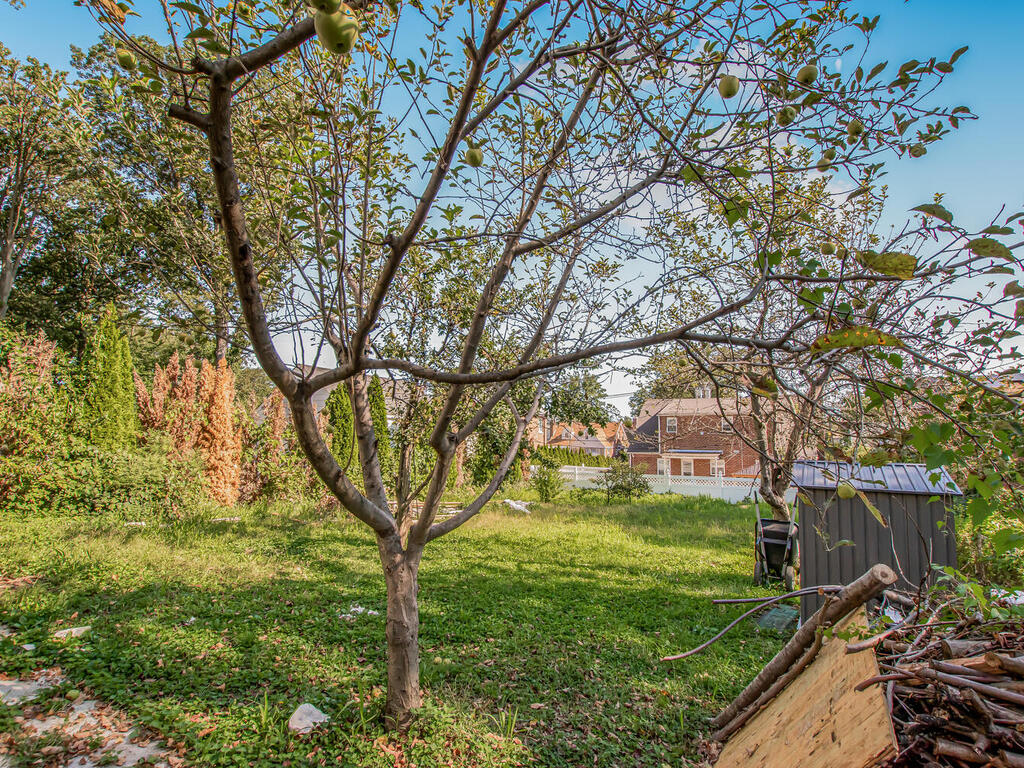 Yonkers, New York, 10704, United States, 4 Bedrooms Bedrooms, ,4 BathroomsBathrooms,Residential,For Sale,1977850