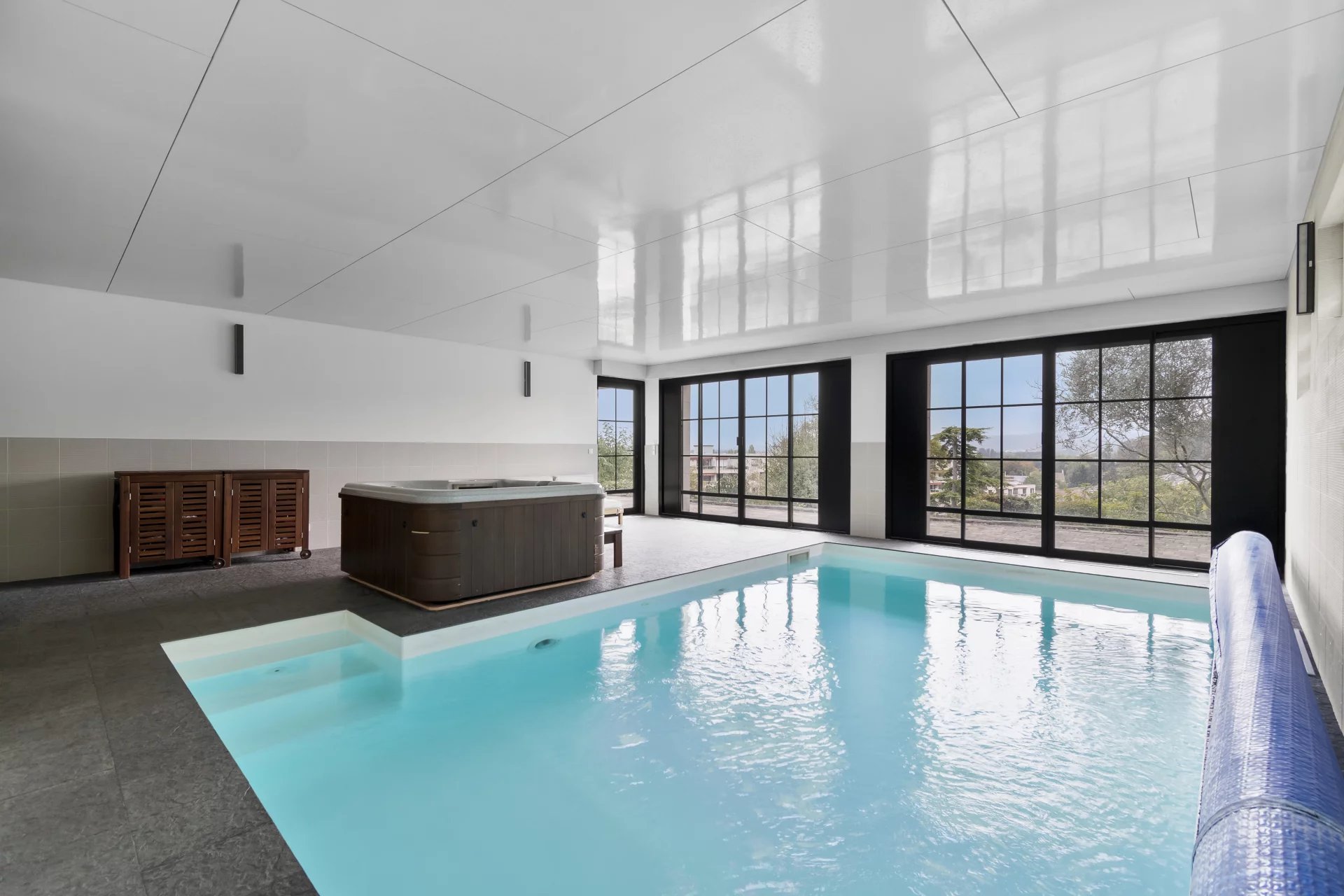 Le Pecq, Île-de-France, 78230, FR, 9 Bedrooms Bedrooms, ,9 BathroomsBathrooms,Residential,For Sale,1994371