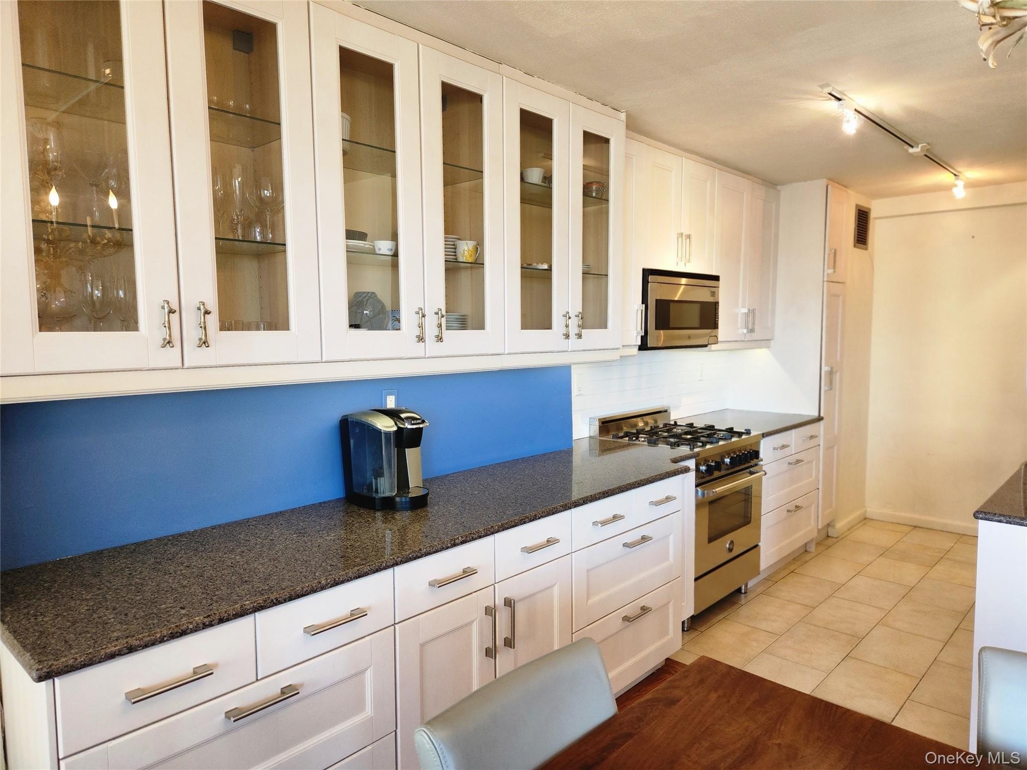 Bayside, New York, 11360, United States, 3 Bedrooms Bedrooms, ,2 BathroomsBathrooms,Residential,For Sale,2048148
