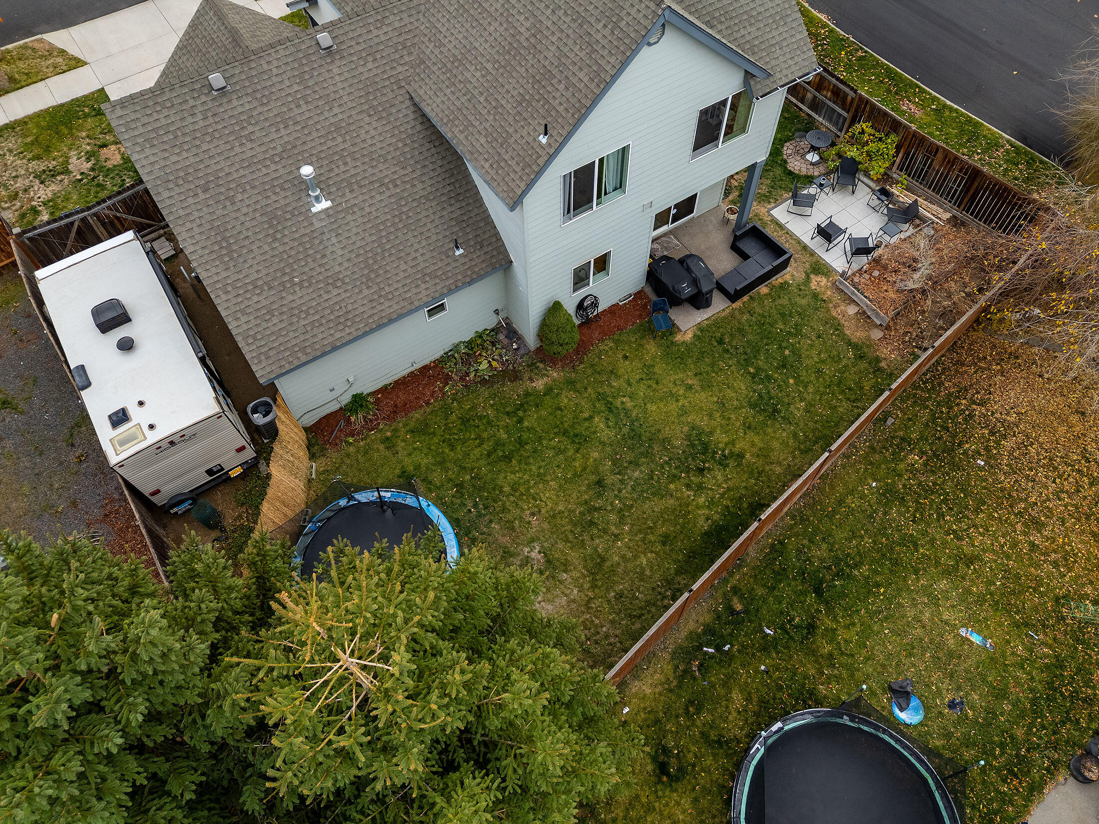 Bend, Oregon, 97701, United States, 3 Bedrooms Bedrooms, ,3 BathroomsBathrooms,Residential,For Sale,1991752