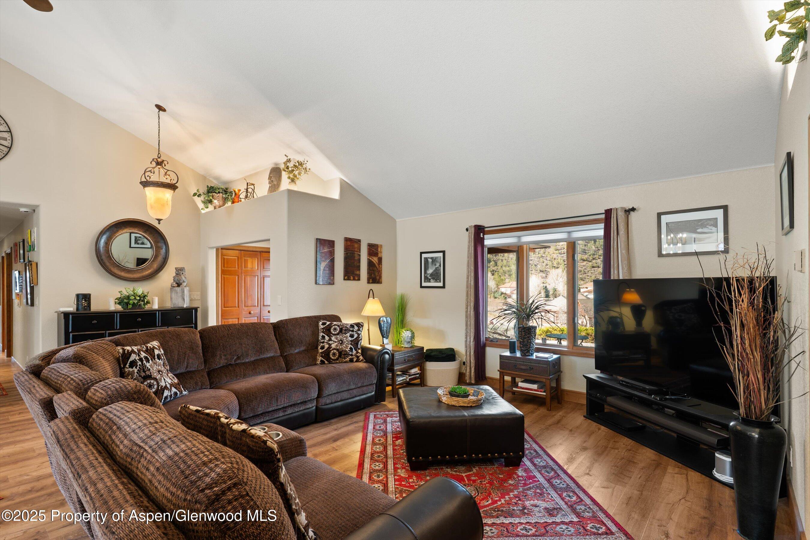 Glenwood Springs, Colorado, 81601, United States, 4 Bedrooms Bedrooms, ,5 BathroomsBathrooms,Residential,For Sale,1804908