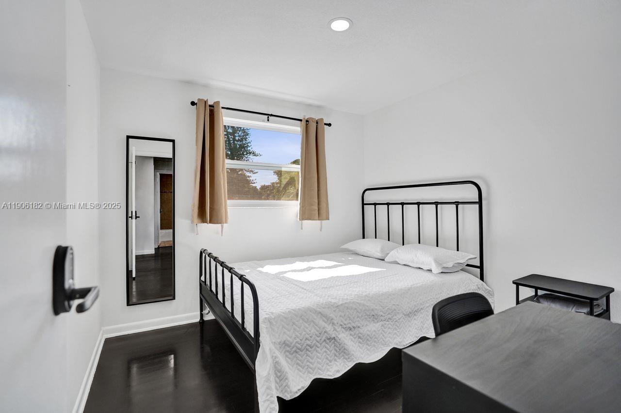 West Palm Beach, Florida, 33407, United States, 6 Bedrooms Bedrooms, ,5 BathroomsBathrooms,Residential,For Sale,1987925