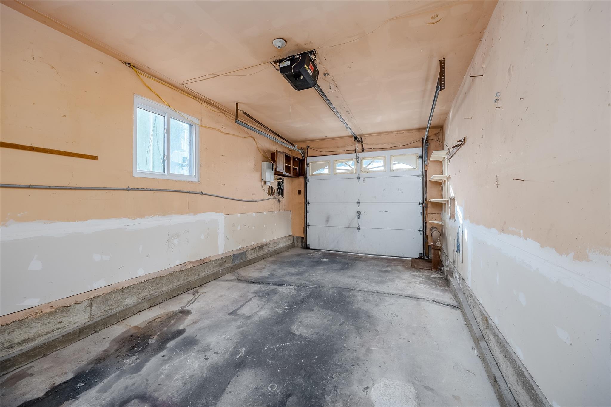 Freeport, New York, 11520, United States, 4 Bedrooms Bedrooms, ,2 BathroomsBathrooms,Residential,For Sale,1893600