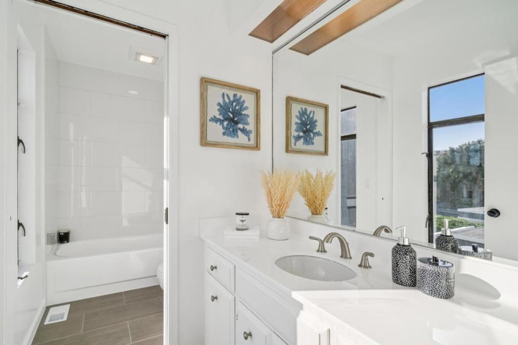 San Francisco, California, 94131, United States, 3 Bedrooms Bedrooms, ,3 BathroomsBathrooms,Residential,For Sale,1974039