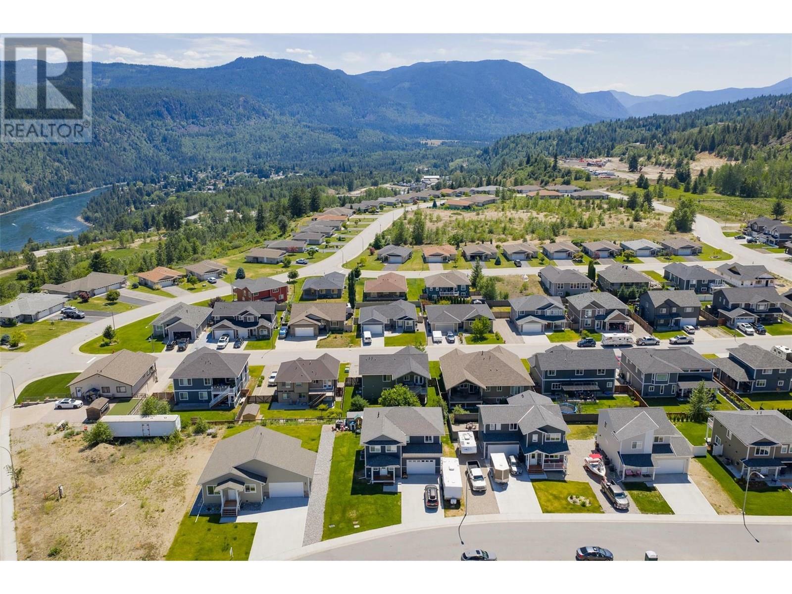 CASTLEGAR, British Columbia, V1N 4X8, CA, 6 Bedrooms Bedrooms, ,3 BathroomsBathrooms,Residential,For Sale,1883021