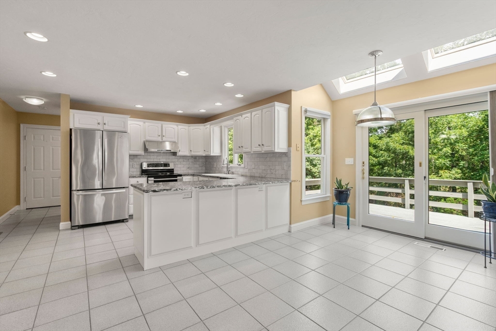 Westborough, Massachusetts, 01581, United States, 4 Bedrooms Bedrooms, ,4 BathroomsBathrooms,Residential,For Sale,1986469