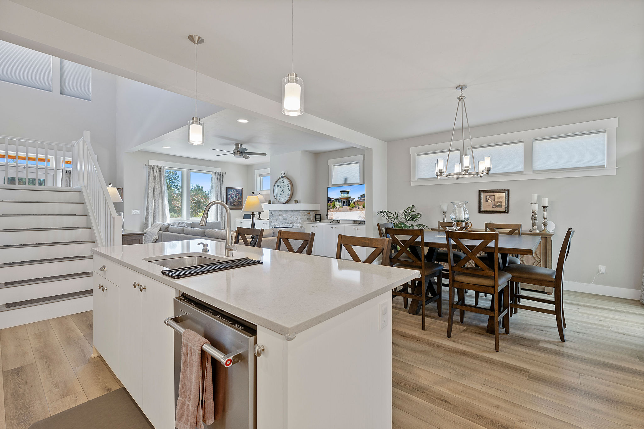 Redmond, Oregon, 97756, United States, 3 Bedrooms Bedrooms, ,3 BathroomsBathrooms,Residential,For Sale,1896821