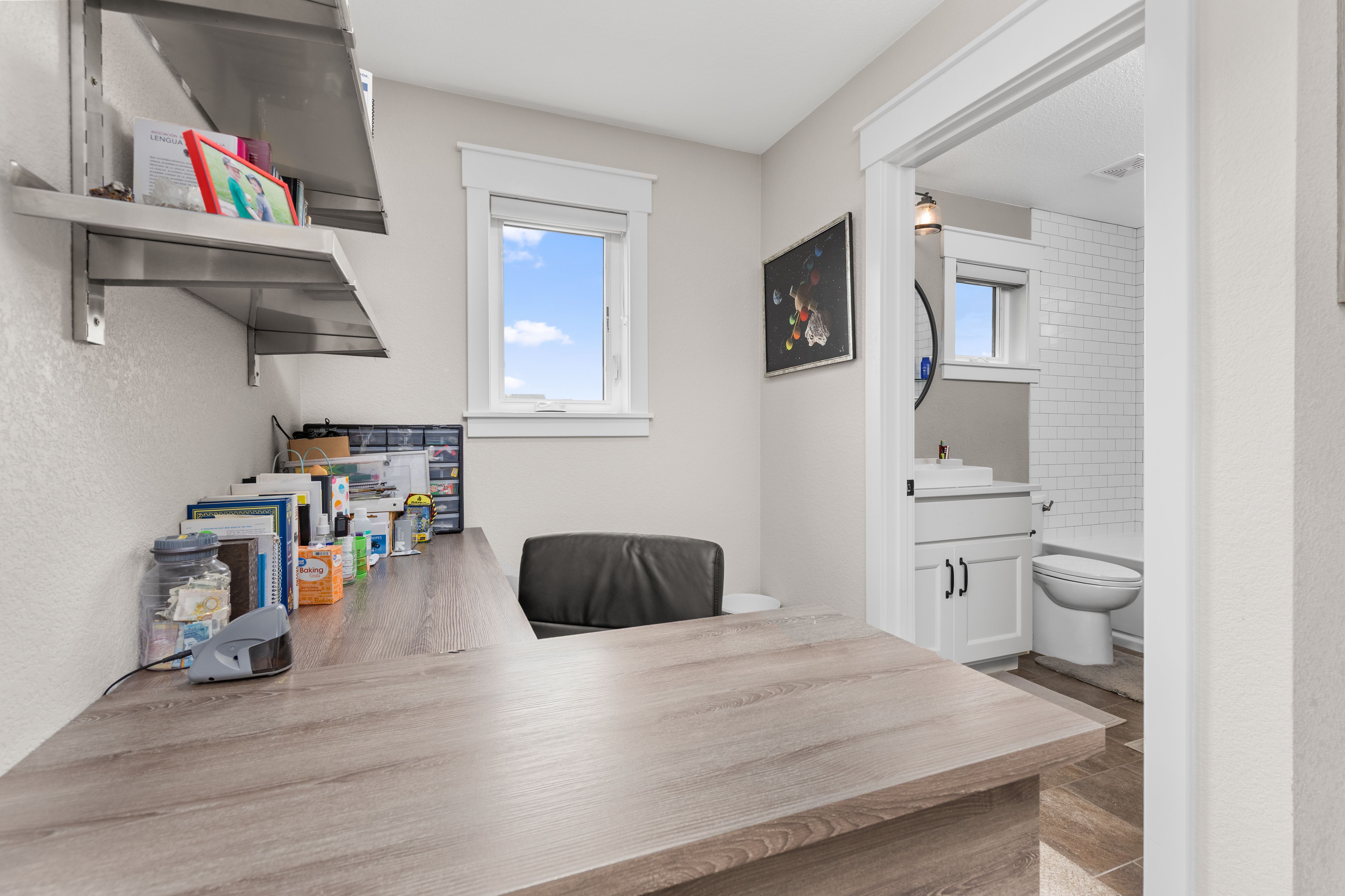 Amazing Opportunity For Multigenerational Living - 物件實景
