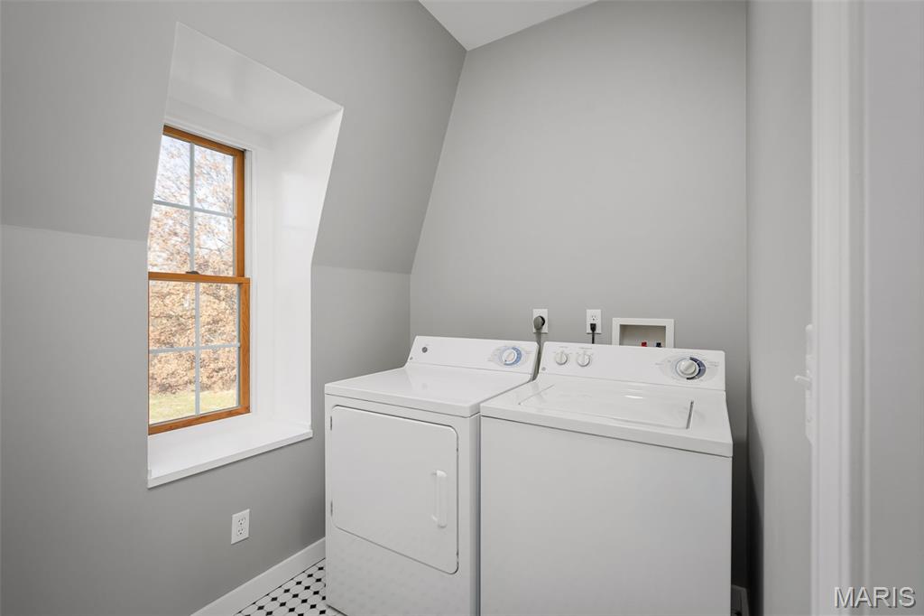 Elsberry, Missouri, 63343, United States, 3 Bedrooms Bedrooms, ,2 BathroomsBathrooms,Residential,For Sale,1828292