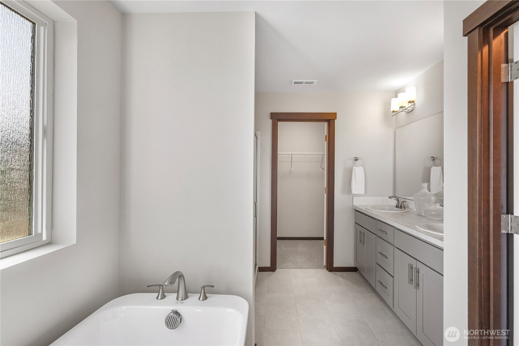 Bremerton, Washington, 98312, United States, 5 Bedrooms Bedrooms, ,2 BathroomsBathrooms,Residential,For Sale,1900860