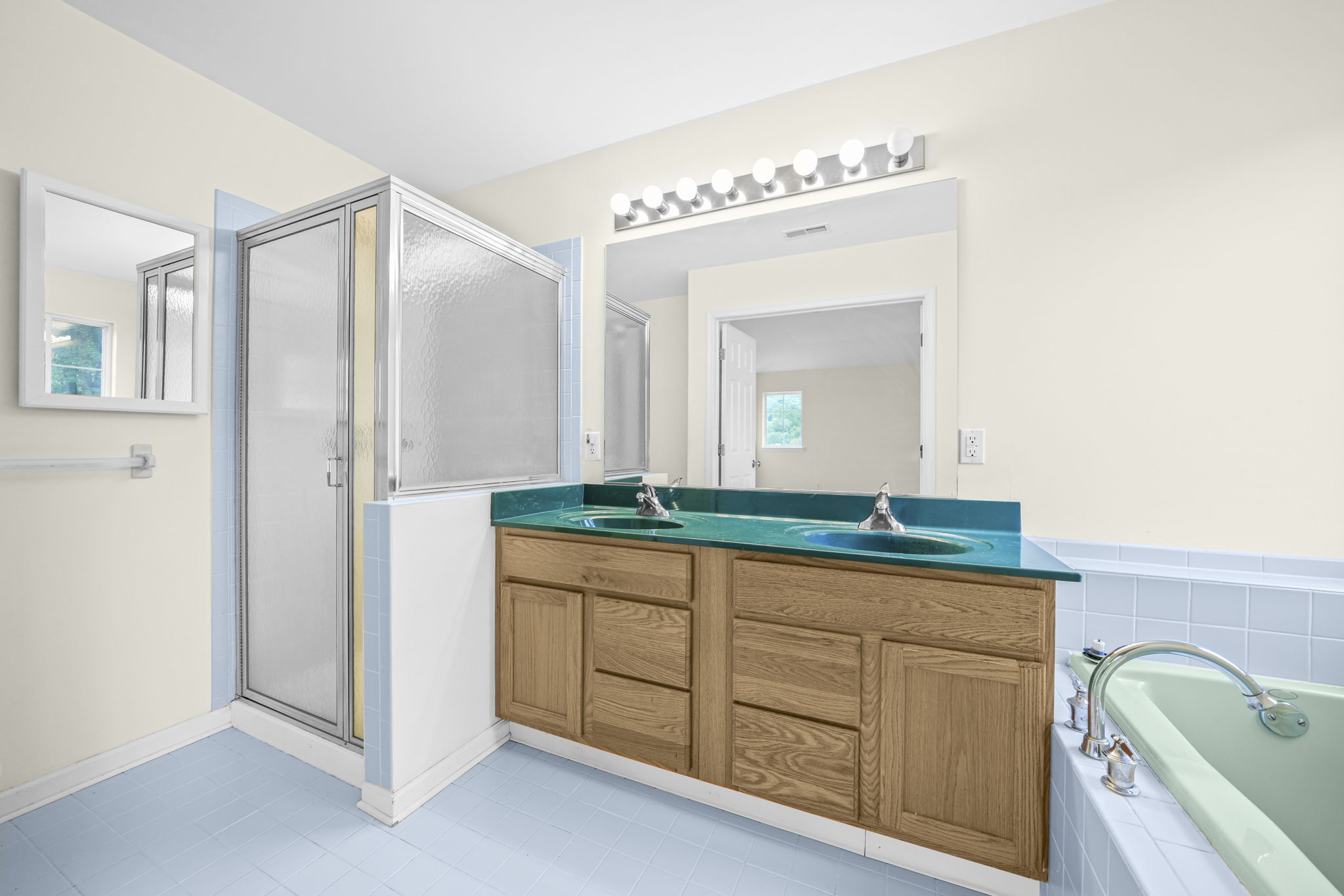 Mount Olive Township, New Jersey, 07828, United States, 4 Bedrooms Bedrooms, ,3 BathroomsBathrooms,Residential,For Sale,1976340