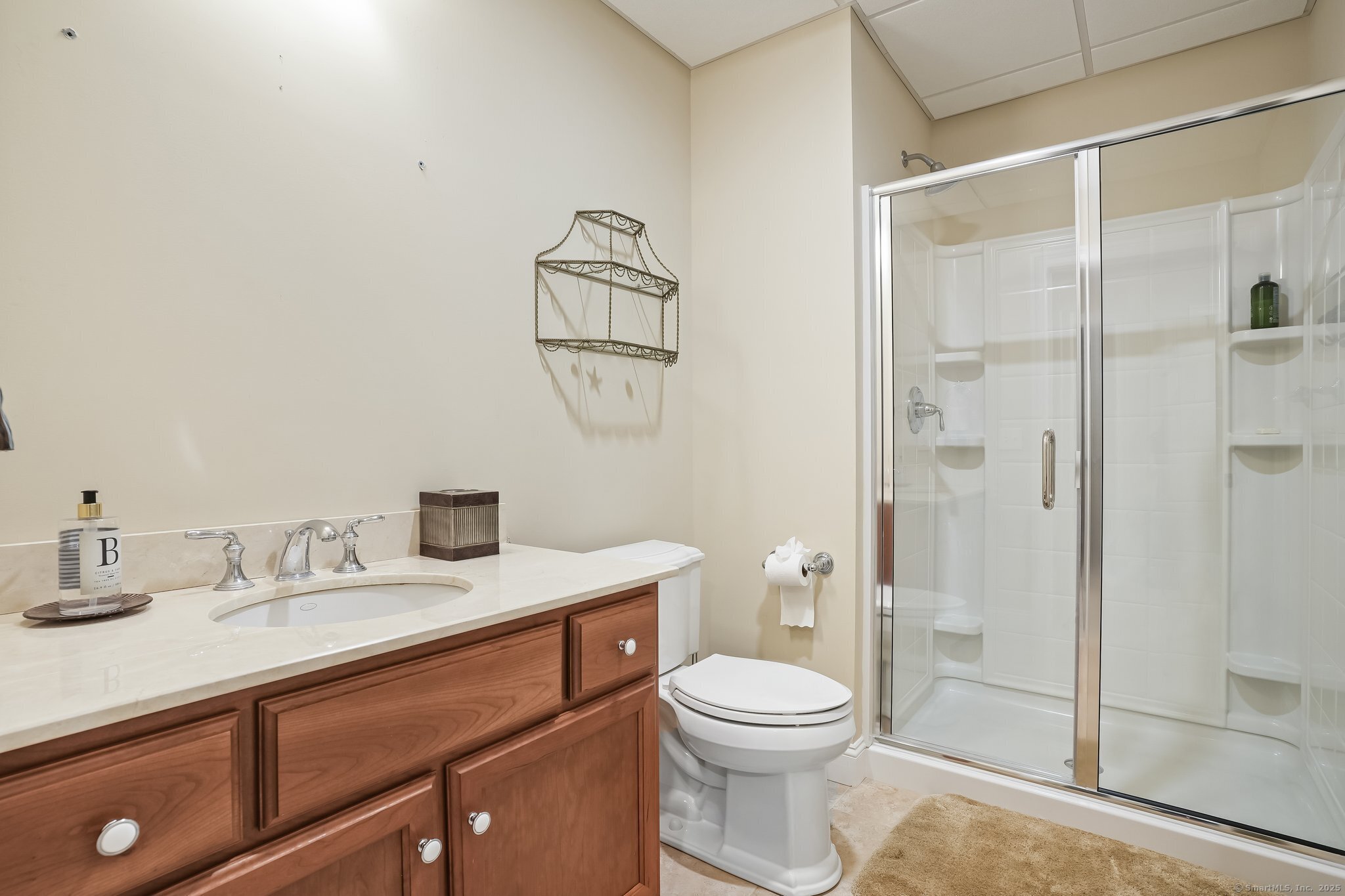 Brookfield, Connecticut, 06804, United States, 2 Bedrooms Bedrooms, ,4 BathroomsBathrooms,Residential,For Sale,1890460