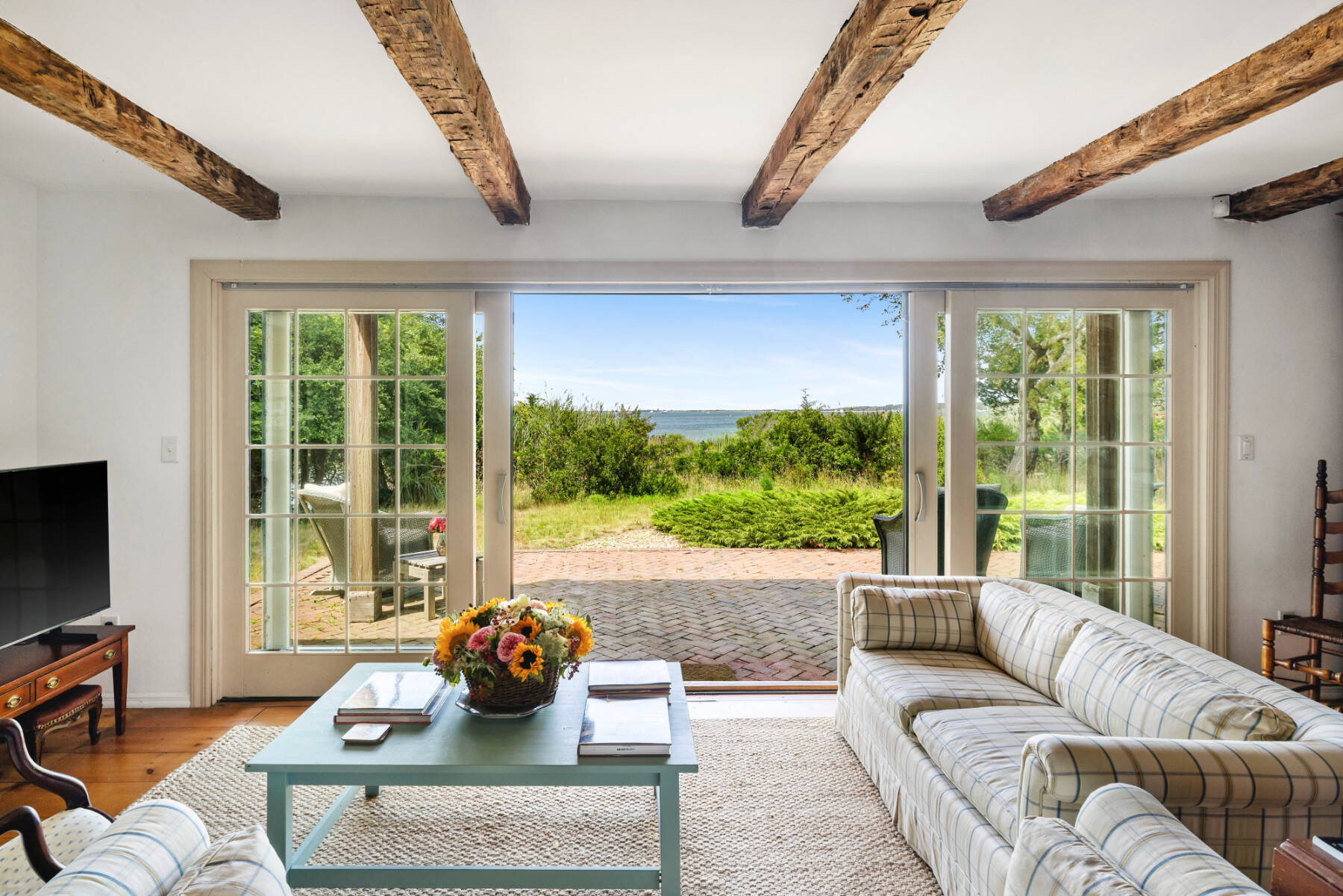  Sunrise to Sunset Views at this New Heavenly Waterfront Home - 物件實景