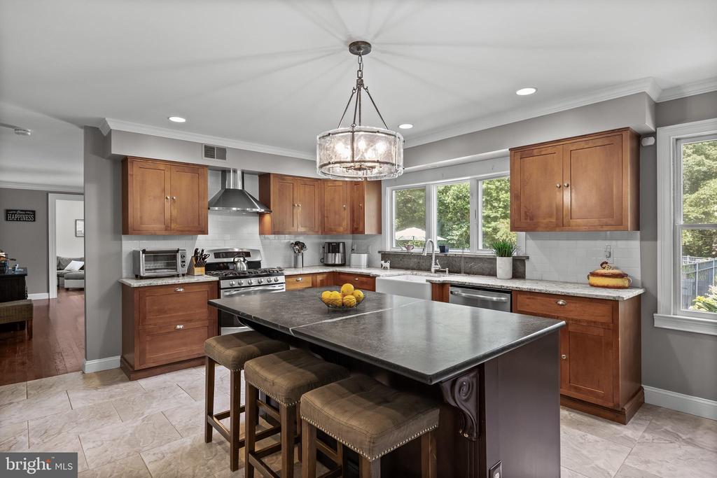 Cream Ridge, New Jersey, 08514, United States, 4 Bedrooms Bedrooms, ,3 BathroomsBathrooms,Residential,For Sale,1902972