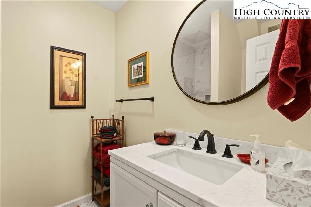 Boone, North Carolina, 28607, United States, 3 Bedrooms Bedrooms, ,3 BathroomsBathrooms,Residential,For Sale,1941298