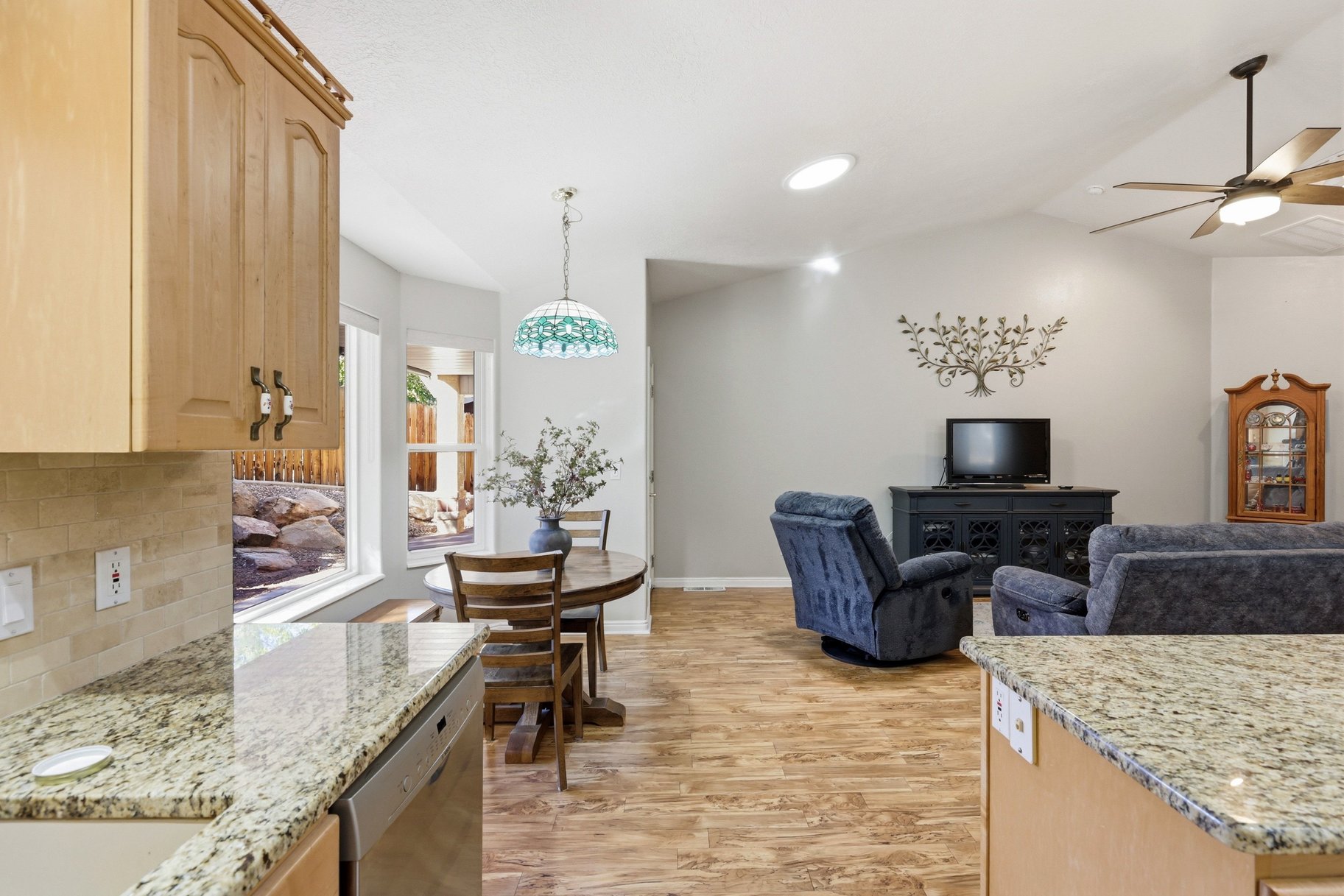  Peaceful Cul-De-Sac Living: Single-Level Home Against Red Rock Views - 物件實景