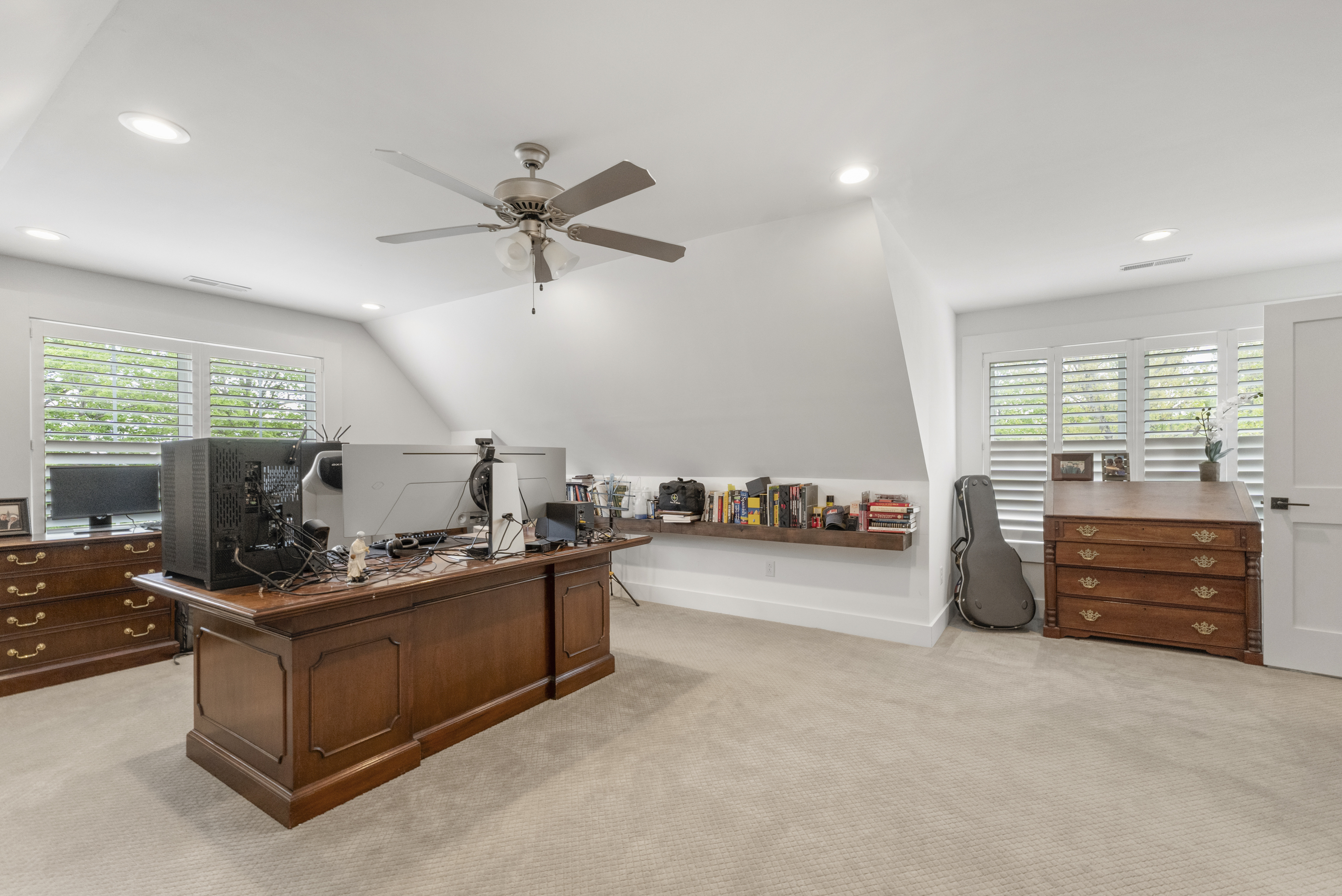 Huntington, West Virginia, 25701, United States, 6 Bedrooms Bedrooms, ,6 BathroomsBathrooms,Residential,For Sale,1977823