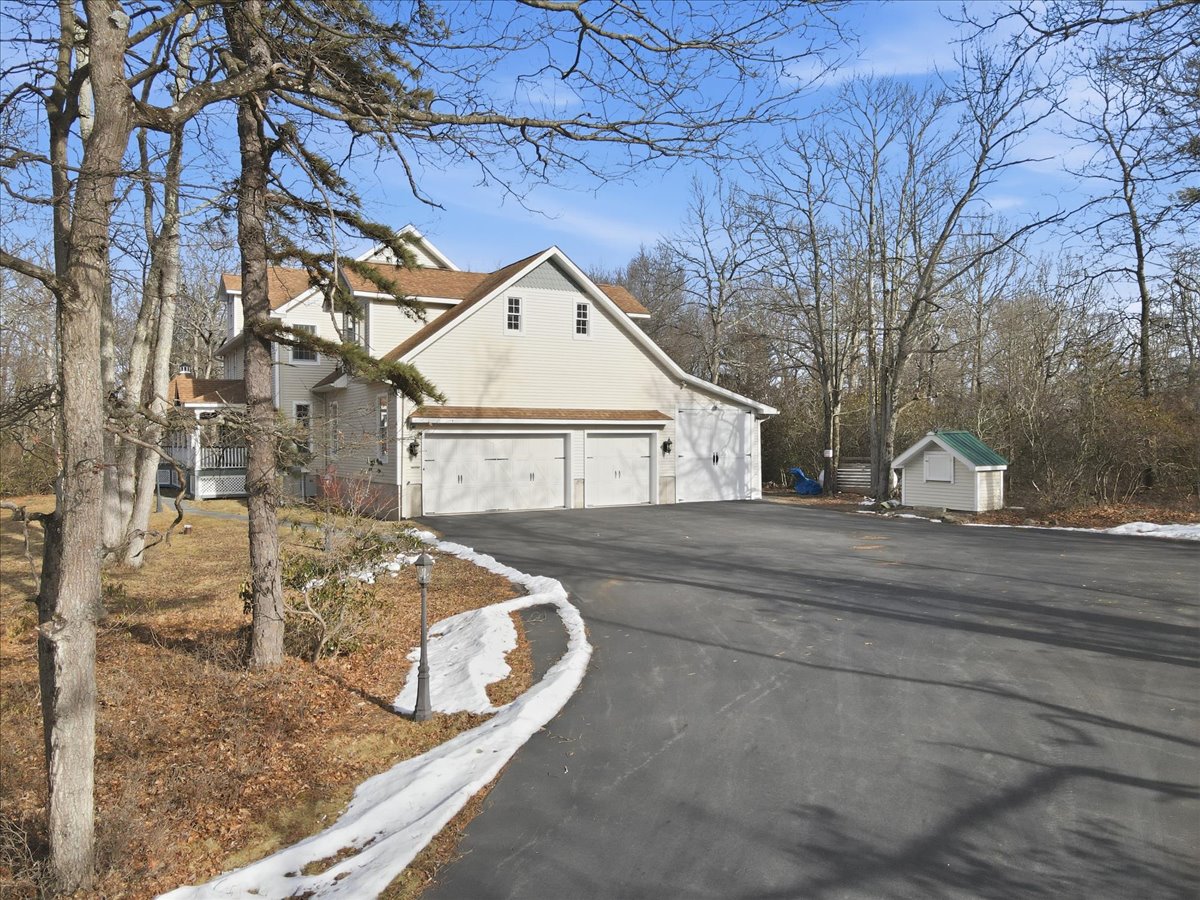 Milford, Pennsylvania, 18337, United States, 4 Bedrooms Bedrooms, ,3 BathroomsBathrooms,Residential,For Sale,2013781