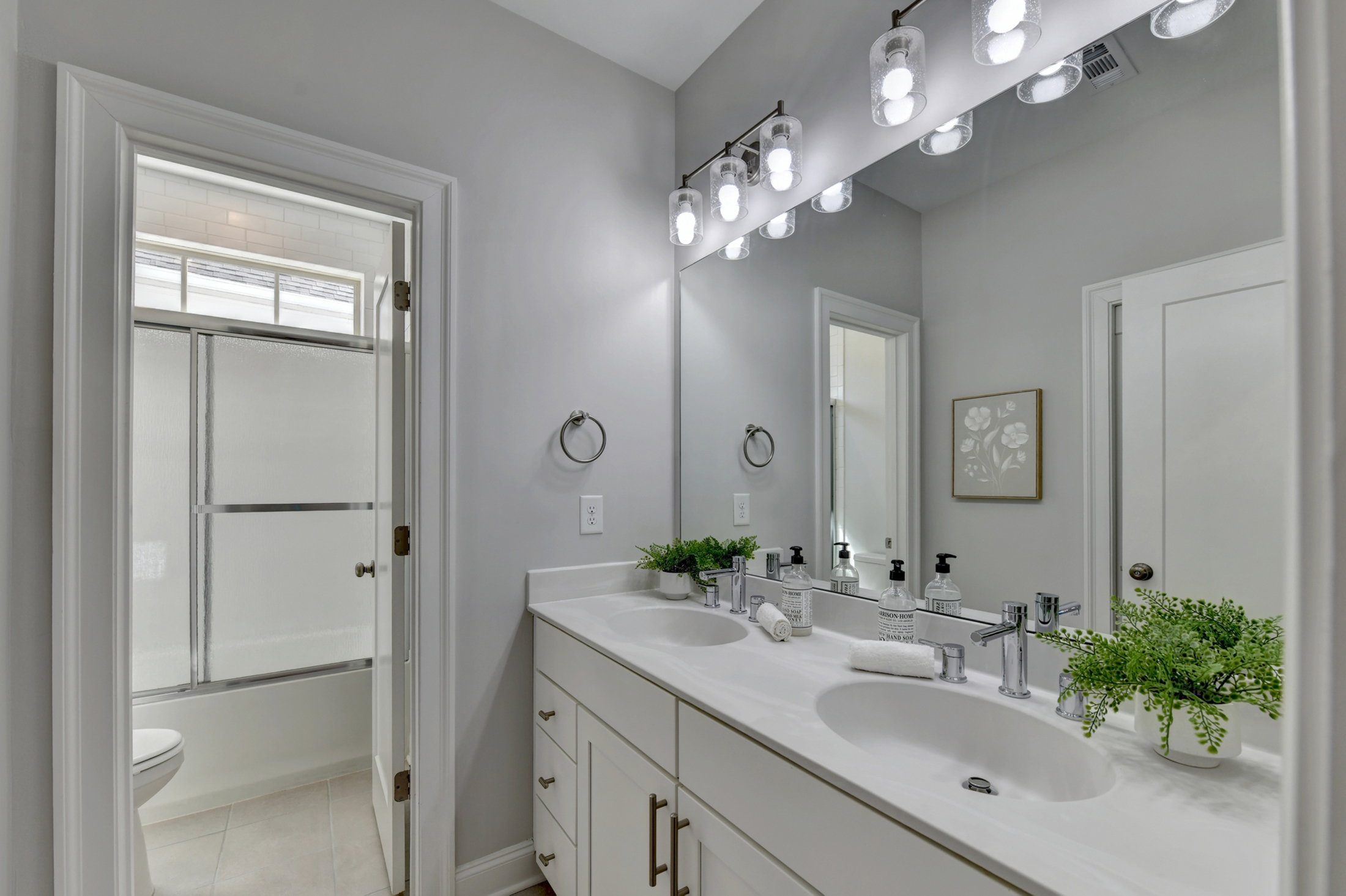  Thoughtfully Designed Milton Home Offers Low-maintenance Living - 物件實景